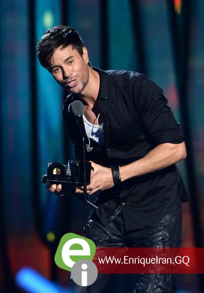 CORAL GABLES, FL - JULY 17: Enrique Iglesias performs onstage during the Premios Juventud 2014 at The BankUnited Center on July 17, 2014 in Coral Gables, Florida. (Photo by Rodrigo Varela/Getty Images for Univision)