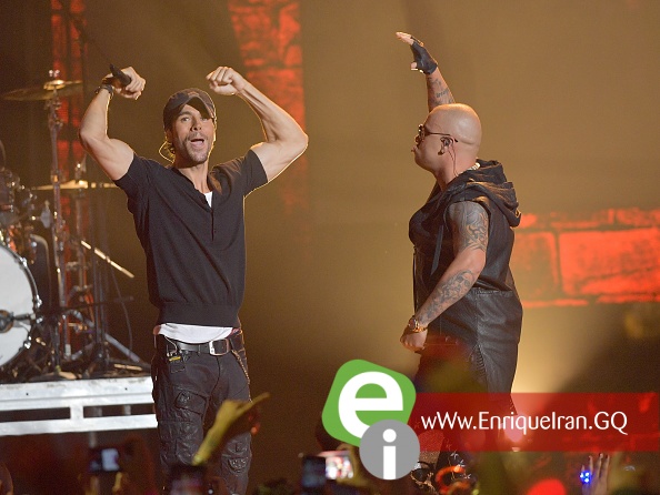 MIAMI, FL - JULY 14: Enrique Iglesias and Wisin perform onstage at the Univision's 13th Edition Of Premios Juventud Youth Awards at Bank United Center on July 14, 2016 in Miami, Florida. (Photo by Rodrigo Varela/Getty Images for Univision)